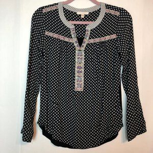 SKIES ARE BLUE Embroidered Neckline long sleeve S